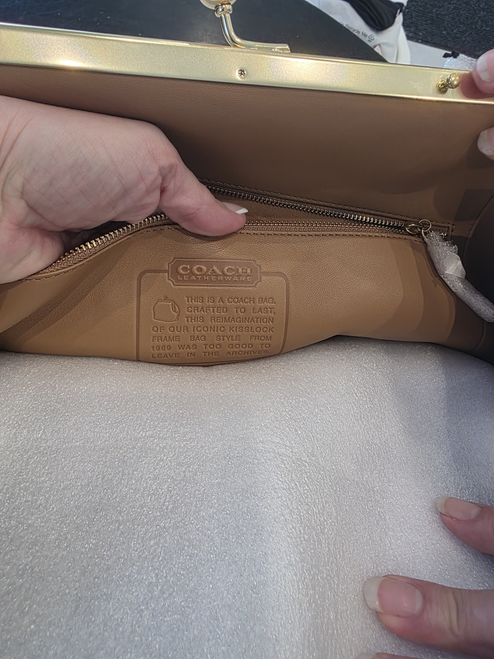 Coach Rainbow Crystal Signature Large Kisslock Bag - Picture 6 of 9
